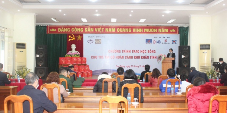 Bà Nguyễn Thị Thanh Hòa – Chủ tịch Hội Bảo vệ quyền trẻ em Việt Nam phát biểu tại chương trình